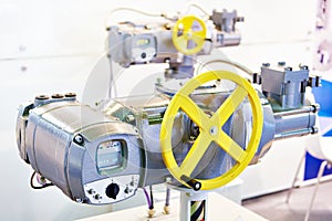 Multi-turn actuator for the oil and gas industry