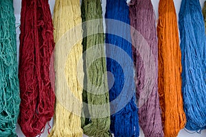 Multicilored wool fibers_