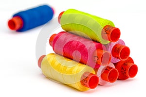 Multicolor yarn bobbins