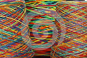 Multicolored yarn roll