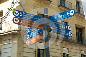Multidirectional street sign