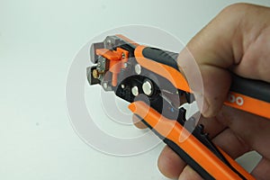 Multifunctional puller for removing insulation from the wire