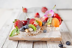 Multigrain rice cakes with berries, fruit and almond for healthy