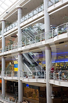 Multilevel shopping mall