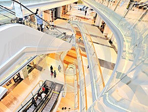 Multilevel shopping plaza