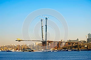 Multiple-mast cable-stay bridge