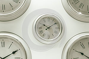 Multiple times clock hang on the wall timing or pass memory