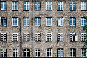 Multiple window pattern on a residential building