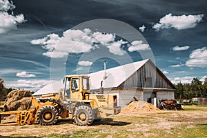 Multipurpose Wheel Loader Carry Out Works In Transportation Of Hay