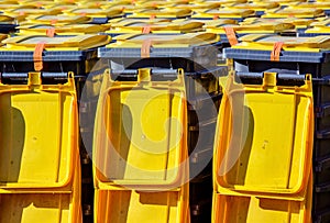 Multitudes of trash cans for selective sorting