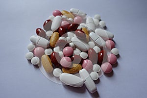 Multivitamins, xylitol, lutein, calcium, menaquinone pills