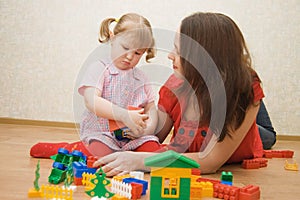 Mum and daughter play in room