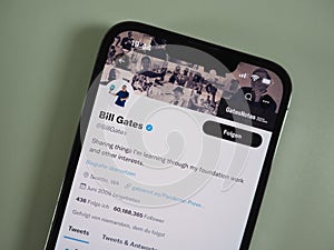 Bill Gates on Twitter with an iPhone