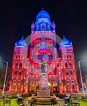 Municipal Corporation Building with statue of Phiroz Shah Mehta. Built in 1893, it is a heritage building in Mumbai