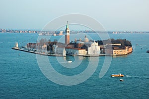 Isla en veneciano laguna 