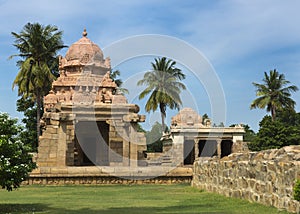 Murugan and Ganesha shrine at Gangaikunda Temple.