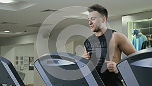 Muscular man runs in the running track