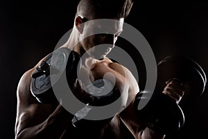 Muscular man weightlifting