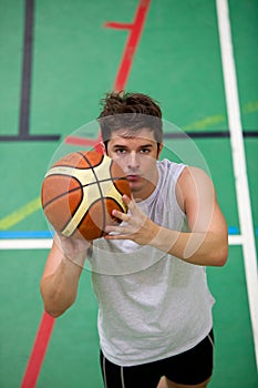 Muscular young man playing basket-ball