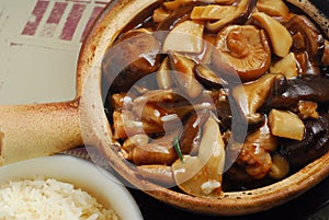 Mushroom hotpot