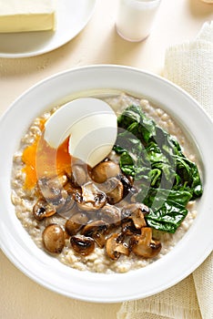 Mushroom and spinach oatmeal