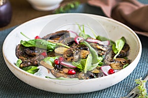 Mushroom with Spinach and Pomegranate salad