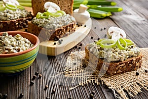 Mushroom spread with Roquefort cheese and leek