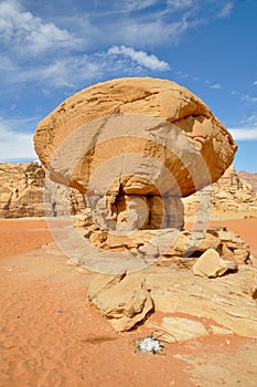 Mushroom Stone, Wadi Rum (Jordan)