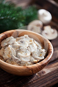 Mushrooms stewed in sour cream