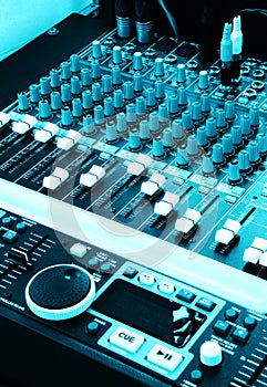 Music Graphic equalizers & mixers for DJ