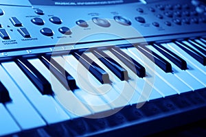 Music keyboard