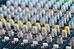 Music mixer console equipment to write change sound