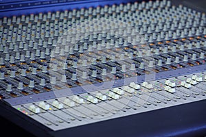Music mixing console