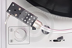 Music player element for playing vinyl records close up