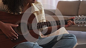 music practice guitar leisure woman chords home