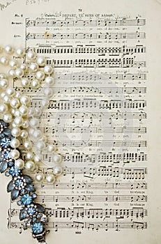 Music scores by Mendelssohn with pearls photo
