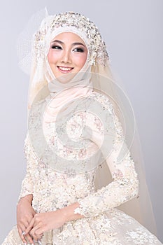 Muslim arabic bride in Lace Bead wedding dress