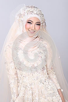 Muslim arabic bride in Lace Bead wedding dress