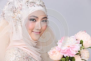 Muslim arabic bride in Lace Bead wedding dress