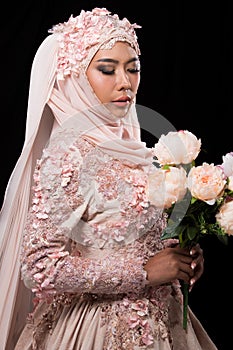 Muslim arabic bride in Lace Bead wedding dress