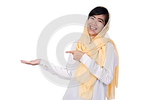 Muslim asian woman isolated presenting