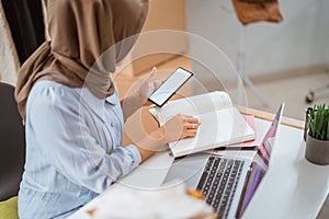 muslim businesswomen using mobile phone working