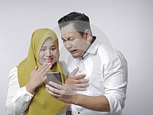Muslim Couple Shocked and Worried to See Bad News on Phone