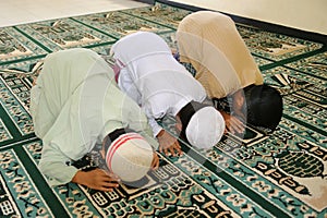 Muslim Kids Praying, Ramadan