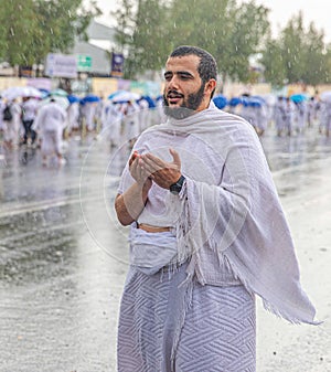 Muslim pilgrims praying on jabal Arafat, HajjHajj pilgrim prayingMuslim man wearing hajj cloth, Mecca, Saudi Arabia, August 10,