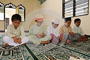 Muslim, Praying