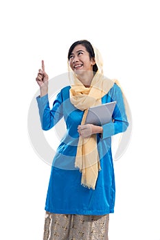 muslim woman thinking and looking up pointing to copyspace