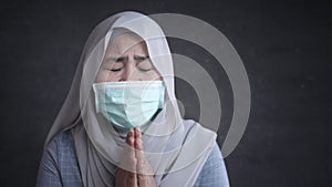 Muslim woman wearing mask to prevent coronavirus covid 19 pandemi