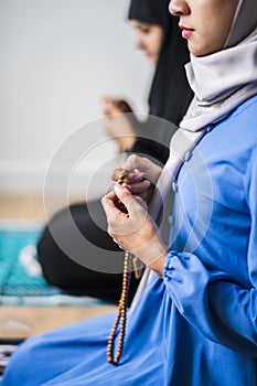 Muslim women using misbaha to keep track of counting in tasbih