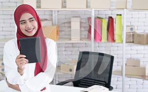 Muslim women working at home, SME, Online shopping